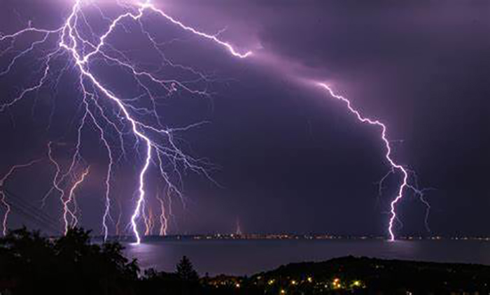 解密防雷檢測盒的奧秘：保護(hù)你的電子設(shè)備免受雷擊的利器